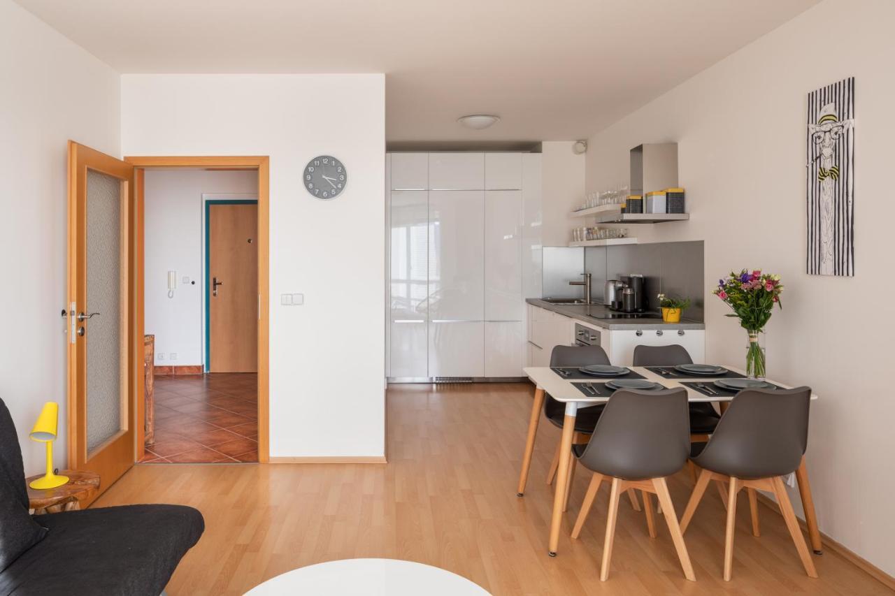 Apartament Sunny In Modrany By Days Praga