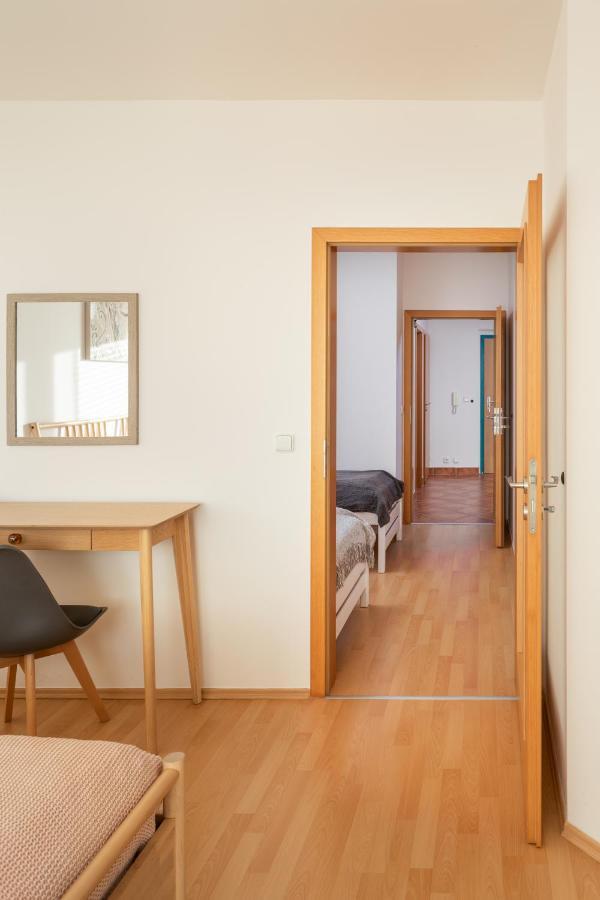 Apartament Sunny In Modrany By Days Praga